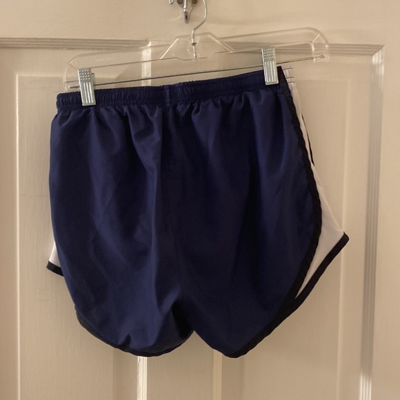 athletic shorts - Picture 2 of 3